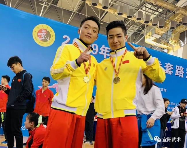 恭喜我校学生巩鑫杰荣获2019年全国武术套路冠军赛冠军
